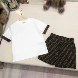 Novos trajes de bebê de traje de verão meninos de mangas curtas Terno para crianças roupas de designer tamanho 100-160 cm de camiseta e shorts impressos de alfabeto 24April