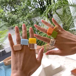 ANILLOS Wide Transparent Plastic Resin Band Cocktail Ring para mulheres amantes 8 cores Adorável Anéis quadrados geométricos Halo 8pcs/set