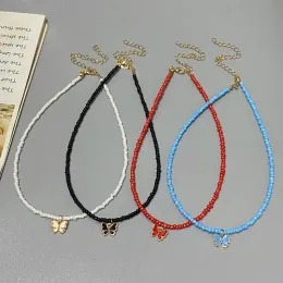 Collane di moda coreana piccola collana a pendnat farfalla per donne perle colorate per perle da semi girocollo collana per il collo estivo primaverile gioiello