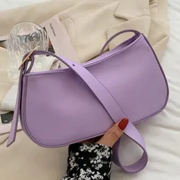 Omuz çantaları düz renkli baget crossbody kadınlar için pu deri kadın tasarımcısı düzensiz el çantası dişi seyahat koltuk altı