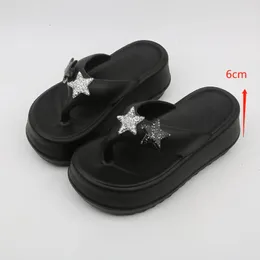 Estrela da moda Y2K Pentagram Flip-flops para mulheres de verão Casual Sandals Wedge Sandals coreanos ao ar livre não deslizam os chinelos de praia 240410
