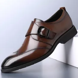 Британские роскошные повседневные мужчины Business Leather Shoes Outdoor Fashion Brand Antiskid Formal Loafers Итальянские мужские свадебные квартиры обувь