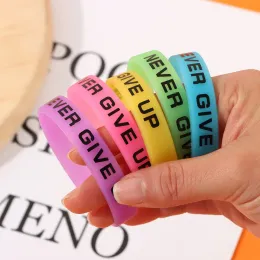 I fili non rinunciano mai a bracciale in gomma luminosa uomini amici amicizia con bracciale silicone adolescenti motivazionali bracciali sportivi.