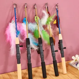 Stangen Pet Cat Toy Stick Feder Zauberstab Spielzeug Interaktive fischschunterschüttelte Teleskop -Angelrutenkatze Teaser Spielzeug versorgen zufällige Farbe