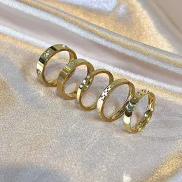 O círculo de casais do anel mágico do amor para mulheres 2024 com design que exala sentido de luxo e individualidade com os anéis originais de Carrtiraa