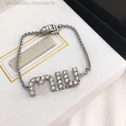 Bracelet Designer Mui Mui Bracelet Woman Luxury 925 Bracelet Miao Familys New Miu Letter Full Diamond Bracelet Womens Advanced Sense Personalized Temperament Wate