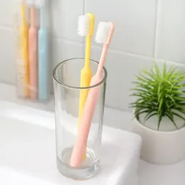 2024 Candy Color Berrilha macia escova de dentes adultos casal de proteção doméstica protetora superfina super macia escova de dentes de cabeça para escova de dentes de cerdas macias