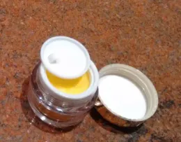 Öl original Yanji Maquille Feuchtigkeitsfeuchtigkeitsfeuchtigkeits -Whitening Poren Sommersprossen -Nachtcreme, um dunkle Flecken zu entfernen