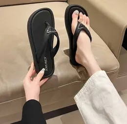 Flip-flops feminino de verão usa solas grossas não deslizam sandálias de praia não fedorentas de praia