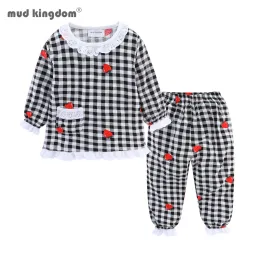 Roupas Mudkingdom Strawberry Sleek Baby Girl Pijamas Conjunto de verão Plaid Sweet and Lovely Pijama Terno com punhos de renda