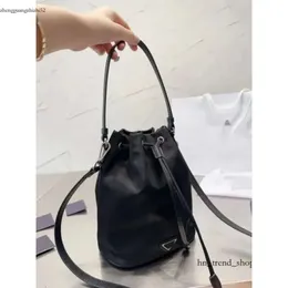 Pra Bags Woman Straw Designer Bag Bucket Bag Nylon Shoulder Bags Clutch Hobos Leather Chain Handbags Designer Crossbody Lady Small Totes 2322