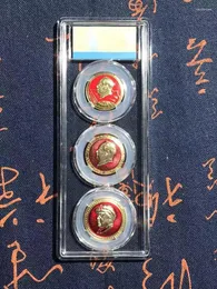 Dekorativa figurer äkta Maozhuxi Badge Commemorative Medallion Culture Revolution Red Pin Collection MS68 Tre stycken Set Box