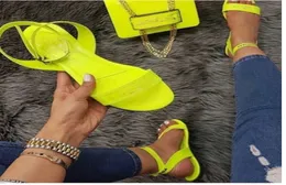 Yaz 2020 Yeni Kadın039s Düz Sandalet Açık Ayak Tip Düz Renk Açık Plaj Ayakkabıları Günlük Moda Artı Sandals2767308