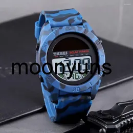 Skmei Watch Нарученные часы Skmei Solar Power Водонепроницаемые спортивные часы Men Brand Brand Alarm Led Digital Wint Clock Man Relogio Высокое качество