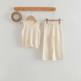衣料品セット2024夏の新しい赤ちゃんのノースリーブニットベスト +パンツ2pcs訴える子供用通気性ニットセットガールワイドレッグ衣装H240423
