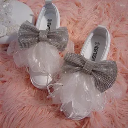 Casual Shoes White Sneakers Mycket vacker Fairy Style Lace Flowers Crystal Bow Inner höjd 6 cm läder mjuka kvinnor bekväma sko