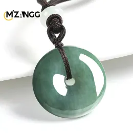 Clip naturali A Good Jadeite Oil Green Green Buckle Cancella Penderant Ice Kind Collana Giade Collana Uomini e donne Gioielli avanzati Amuleto Lucky Amulet Lucky