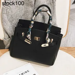 Bolsa platina bolsa vermelha saco de grande capacidade 2024 moda e bolsa sentindo ombro único crossbody wedding handmade couro genuíno de couro genuíno