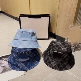 Designer Fisherman Hat Nuovo stile Denim Piccola lettera profumata Big Brim Hat è un must per l'abbigliamento quotidiano sulla strada (B0149)