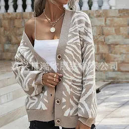 Magliette da donna Stripe Cardigan a maglia Donne Sliose Autunno inverno Pocket Single Sfrigo a V Neck Abbigliamento Retro Knit Coat Office Lady