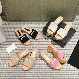 Piatti per cuneo di cuneo di stoffa di alta qualità Slides Muli Sandali Scarpe per vacanze in spiaggia Slifori di design di lusso per calzature da donna in fabbrica con scatola