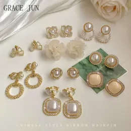 Örhängen Grace Jun Korean Style Fashion Charm Creative Pearl Clip on Earrings Söt guldfärg Inga genomborrade örhängen Kvinnors öronklipp Ny