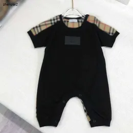 Lyxiga nyfödda jumpsuits Front och bakre skarvdesign Småbarnskläder Storlek 59-100 cm Baby Crawling Suit Spädbarn Bodysuit 24April