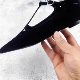 Gündelik ayakkabılar bayanlar için kadife sivri ayak parmakları kadın alçak topuklu crossover crossover şasası femme sığ kadın katırları toka zapatos mujer