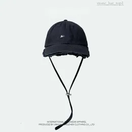 2024 New Jacquemes Hat Fashion Fashion نفس الأسلوب ، فرك أغطية البيسبول لفرك مان للنساء قبعة للسيدات الشرابة واقي من البطة قبعة اللسان مع حبل الرياح 7828