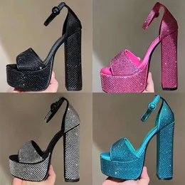 단독 두꺼운 크리스탈 슈퍼 하이힐 로마 샌들 여성 패션 위크 플랫폼 펌프 여름 웨딩 신발