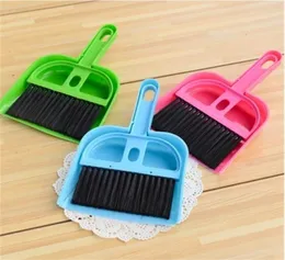 2016 منتج جديد للمكتبي فرشاة تنظيف Smooth Small Broom Dustpan مجموعة نظيفة 8903238