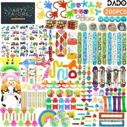 Toys sensoriais de brinquedos descompressivos Definir 200 Pacote de alívio de estresse para adultos e crianças Fidget Hand Squeeze Widget Birthday Favors Favors Relaxing Therapy D240424