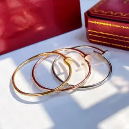 Luxusmarken -Armband Designer Armbänder für Frauen Brief Diamant gut Qualität Edelstahl höherwertiger Qualität Armband Schmuck Geschenkbox 3 Farben