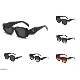 2023 glasses de sol designers Óculos clássicos óculos de óculos de orla de praia ao ar livre para homem de mulher mistura de cor opcional assinatura triangular com caixa original