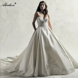 Luxury Satin Off Sleeves Sweetheart A-Line Wedding Abito perle perle per perle Crystals Abiti da sposa principessa ricamati con delicato pizzo