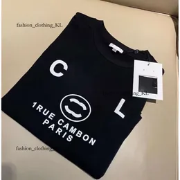 Tasarımcı T Shirt Gelişmiş Versiyon Kadın Chanells Ayakkabı Tişört Fransa Modaya Giyim Çift Moda Pamuk Yuvarlak Boyun Erkek Chanells Sandal Tees 935