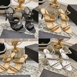 designer sandali di punta di lusso da donna al 100% di cuoio temperamento bianco ginocchia di albicocche nere scarpe da fibbia ladys sexy catena di moda stiletto tacchi alti sandalo