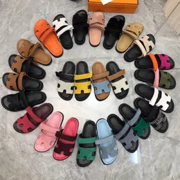 Chypre Sandals、Classic Leather Suede Sandale、Mens Summer Shoes、Peep Tee Womens Slides Slippers、Black Brown Mules、Man Woman Luxe Claquette