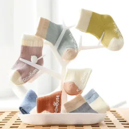 Aquecedores 4Pairs Baby Socks Cotton Four Seasons Antislip para meias infantis para crianças recém -nascidas Meias infantis para meninas para meninas 036 meses