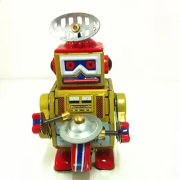 Rolig klassisk samling Retro Clockwork Wind Up Metal Walking Tin Band Play Gong Drum Robot Recall Mechanical Toy Kids Gift 240424