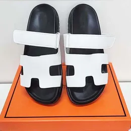 Designer Tofflor Slides Sandaler Platt rutschkana Herr Dam Lyx Sandal med Original Box Dammpåse Strandtofflor Plattform Gummi Dusch läder män Sommarskor