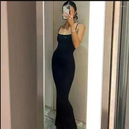 Vestidos casuais básicos Designer 2023 Verão Spaghetti Strap Vestido Longo Mulheres Mulheres Sem Manguarda Bodynny Bodycon Modelo de Estrela de Estrela Vestidos Sexy