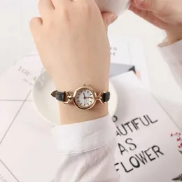 腕時計の小規模な丸い時計の女性豪華な時計女の子クォーツ腕時計ファッションギフト