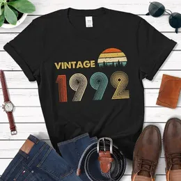 Camicie da donna 2024 Vintage 1992 T-shirt da donna 32 ° compleanno Idea regalo per 32 anni papà nonno mamma nonna unisex unisex anni '90 classico retrò