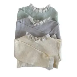 قمصان 2023 ألوان حلوى الربيع قمم Hollowout Laceup Laceup Undershirt Girls Baby Lace Sleeves قميص قميص متماسك القطن