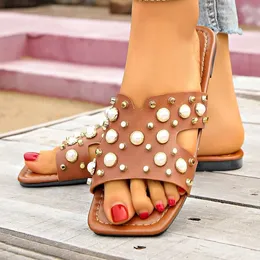 Kvinnors platt tofflor Summer Sandal Fashion Pearl Casual Beach Slides Black Brown Leather Woman Sliders Sandaler Favorit utomhusskor Storlek 36-43