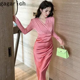 Casual klänningar gagarich mode franska rosa långärmad klänning 2024 Spring V Neck High End Slim Fit Wrap Hip Fold Mid Length Vestidos