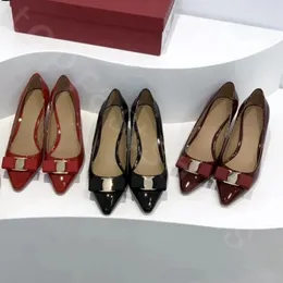 Kadın Bale Daireleri Balerin Dans Ayakkabıları Yay Flat Ayakkabı Klasik Patent Deri Ayakkabıları Lüks Moda Konforu Kadınlar Sıradan Ayakkabı Kauçuk Sandale Kariyer Dans Ayakkabıları