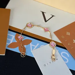 Designer Neue goldplattierte Armbandmarke Pink Schmuck Romantische Liebesgeschenkarmband Mode charmante Mädchen Hochwertiges Armband mit Kasten Hochzeit Geschenk