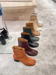 أحذية Tabi Boots Designer Sheel الكعب السميك أزياء أزياء الكاحل أحذية محايدة مقسم أخمص القدم